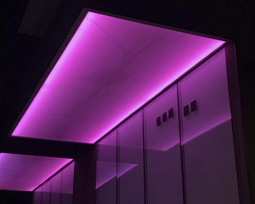 LED trake na stropu
